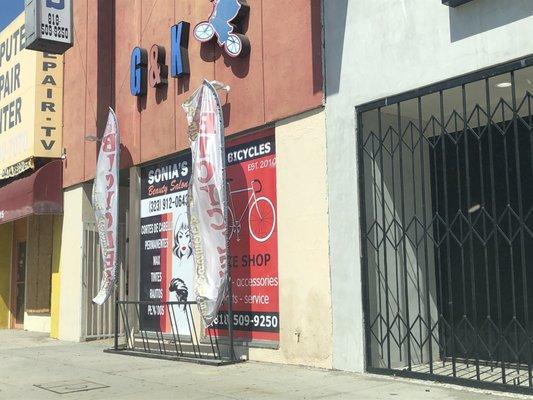 Front view of Sonia's Beauty Salon in the same building as a bicycle shop