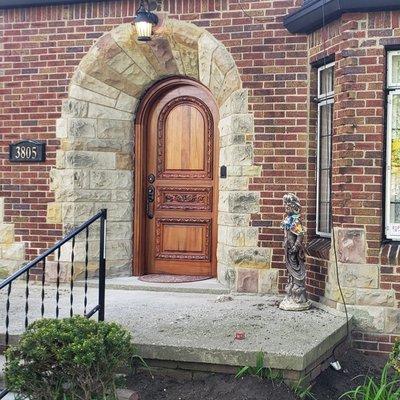 Circle Top Door, Frame install
East English Village