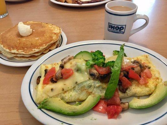Veggie omelette w/ avocado