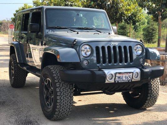 Washed and ready with my new lift kit these guys installed for me!!