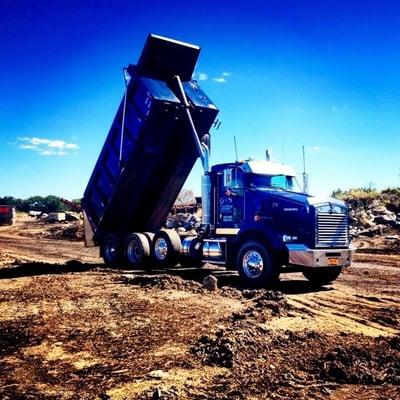Triaxel Dump Truck