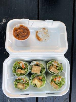 Salad rolls with fried tofu