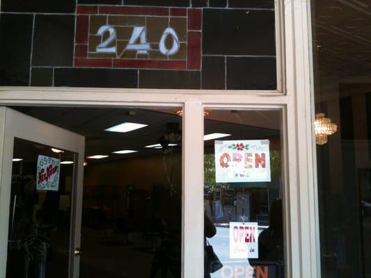 Flo & Nee Nee's Hair Shoppe