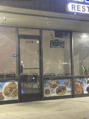 No wonder their credit card machine was down they close at 6:00 pm not 8:00 pm. Closed as soon as I walked out.