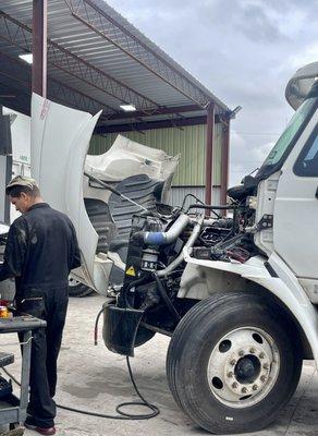 Acosta Diesel Truck Service
