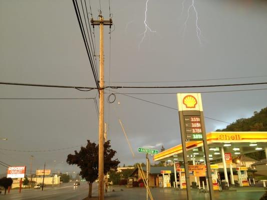 Harvard Shell w/ lightning.