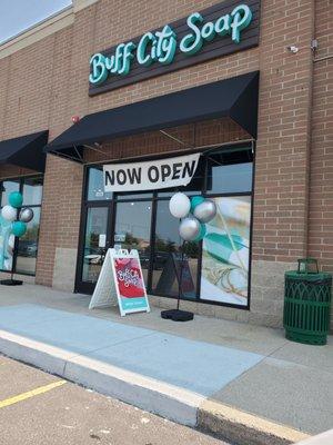 The front of the store is so cute!