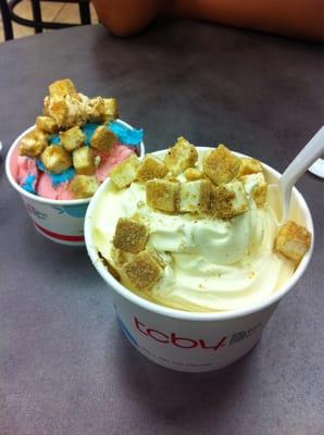 Vanilla yogurt with cheesecake bites