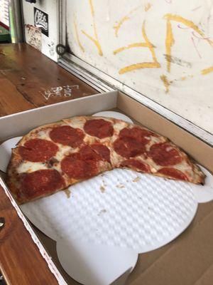 Large pepperoni pizza. Very good!