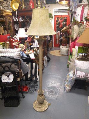 Pineapple floor lamp beautiful soft green color base shaped like a pineapple can be used in any space nice design