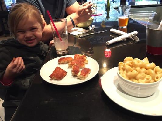 Mac and cheese, cheesy bread and a cheeeeesy smile!