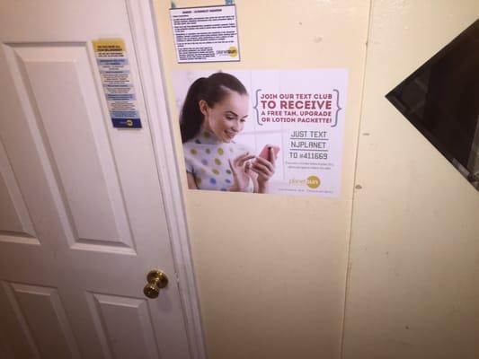 Dirty walls, dirty floors, dirty tanning beds, rude stuff and old lamps