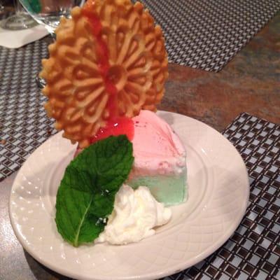 Pistachio ice cream with waffle