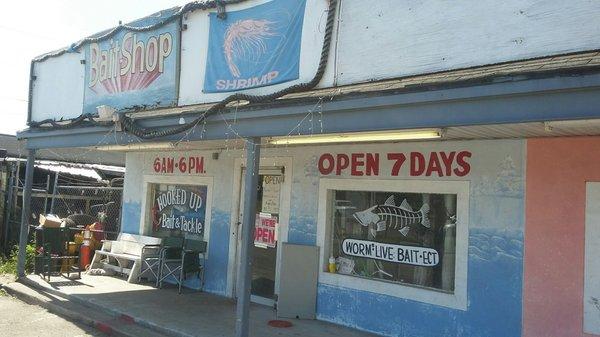 Hooked Up Bait & Tackle