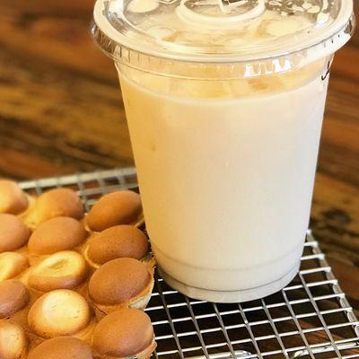 Bubble waffle (egg waffle) with milk tea combo