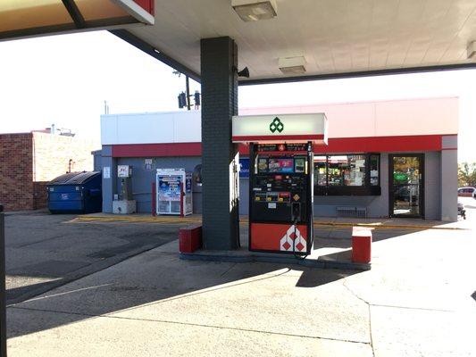 Valero- pumps and store