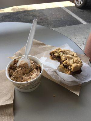 Italian kiss  gelato super yummy and fresh made cookie sandwich.