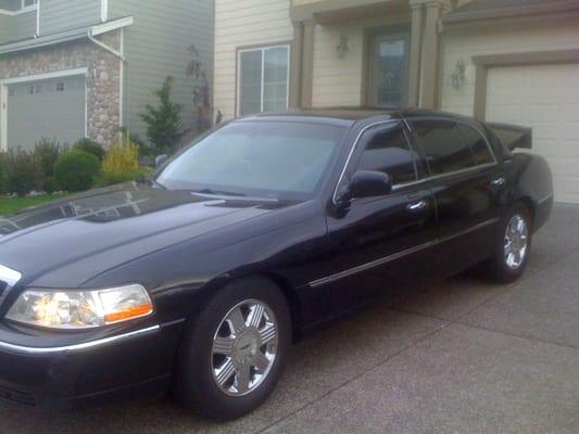 Executive Black Lincoln Town Car 2010