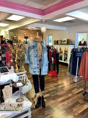 Two Blonde Chicks Fine Consign