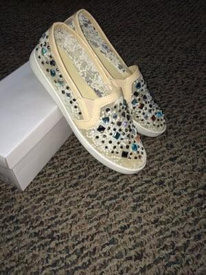 These sneakers are so trendy now and they were on sale so I had to get them! Customer service 5 stars!