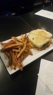 Turkey sandwich with fries