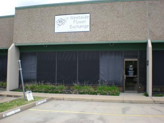 Wholesale florist to the trade. Specializing in hard to find fresh flowers and greenery