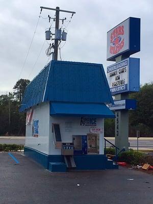 Would be nice to see a waste receptacle here.