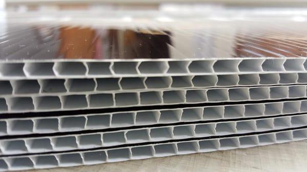 3/16" thick corrugated plastic board
Waterproof and long lasting
Stakes insert directly into the flutes for easy setup
Most c...