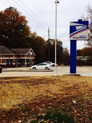 Yelp'n it up, at la post.