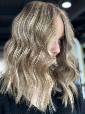 Full Teasylight with a root smudge!
Gives a nice change in hair with some beautiful dimension with a natural grow out!