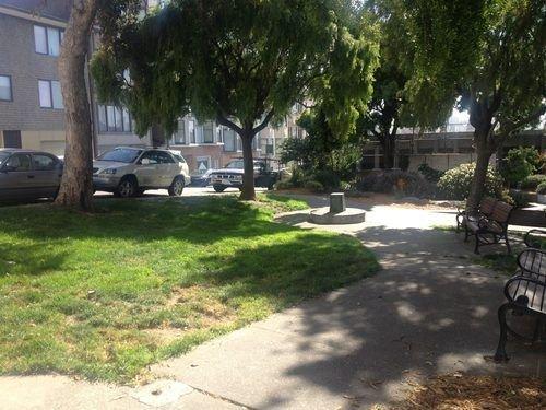 Broadway Tunnel West Mini Park