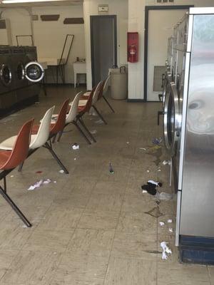 The dirtiest laundromat I have seen in 7 mos of travel! Old I can handle but no excuse for this level of neglect.