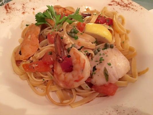 Seafood pasta- nice presentation, but not much flavor and no sauce...