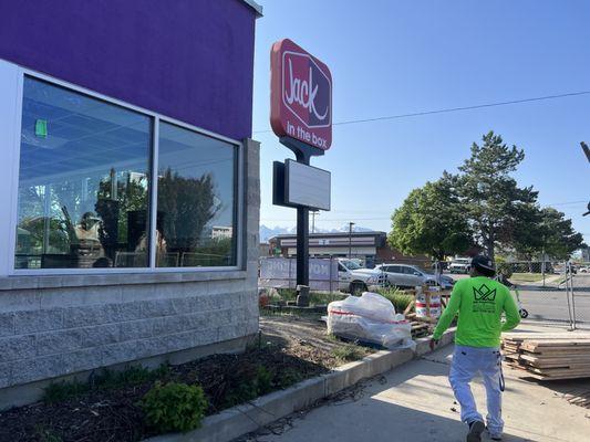 DB Painting and Wall Covering