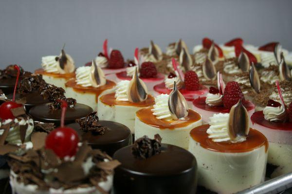 Popular! Try our Individual cakes combo!