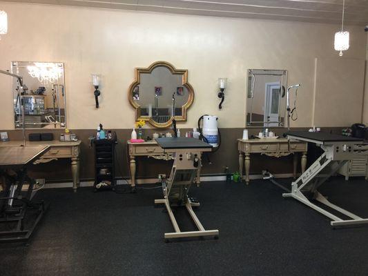 Beautiful State of the art grooming salon with one on one grooming services. All breeds welcome. 18+ years experience. stop by today.