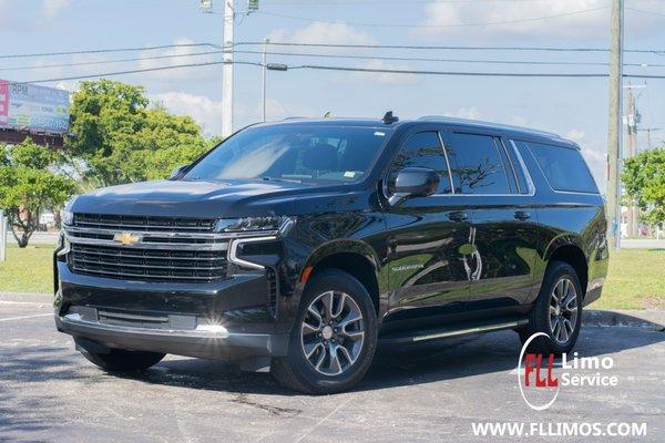 Chevrolet suburban 2022
Leather interior
Equipped with mini refrigerators and Fiji water