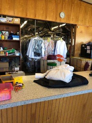 Colonial Cleaners & Laundromat