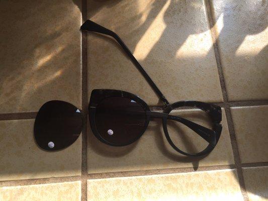 After a week of use, the Chilli Beans sunglasses fell apart!