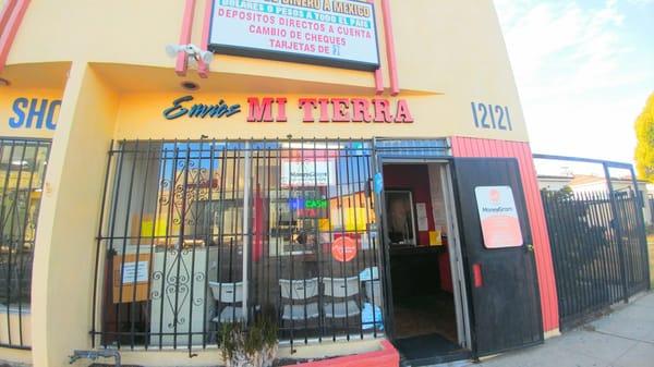 Welcome to our store Bienvenido a nuestra oficina