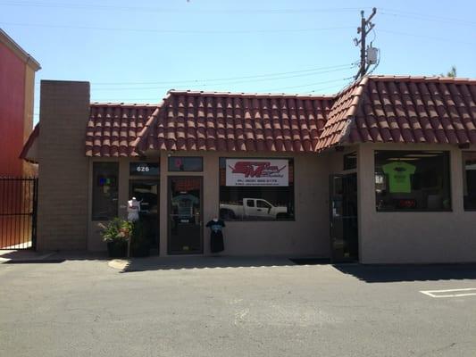 SportsMania Embroidery & Silkscreening