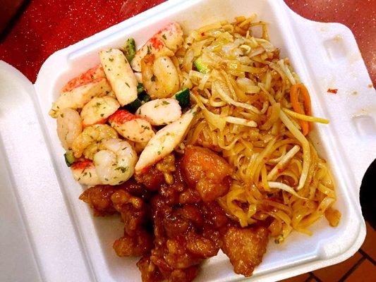 Mongo chiken, Pad Thai , Shrimp combo