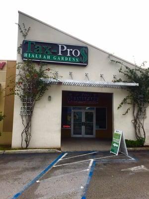 Great looking office!