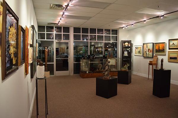 The Howa Gallery features Fine Art, Photography, Sculpture, Ceramics,Wearable Art, Hand Turned Pens, and Jewelry by over 30 artists.