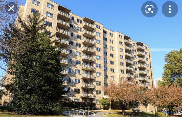 MIDDLEBROOKE APARTMENTS 5015 Battery Ln, Bethesda, MD 20814