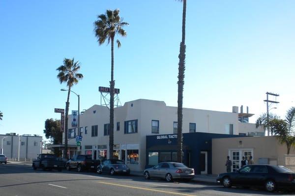Dolphin Hotel from across Coast Highway