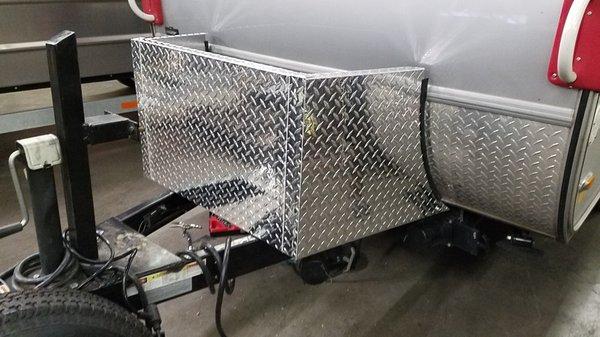 Aluminum diamond plate trailer box