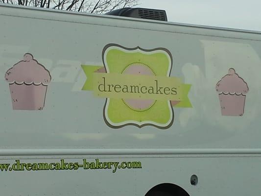 Cupcakes make people happy.