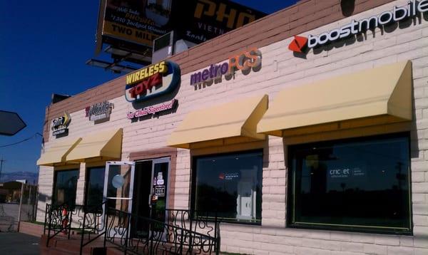 I phone repairs and service center