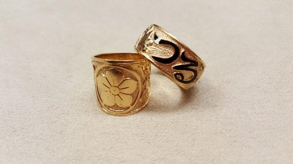 Hiragana rings with enamel